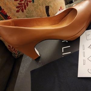 Beautiful Nude/Tan Shoes- Dr. Liza Pump Nude. Size 9M. Brand New